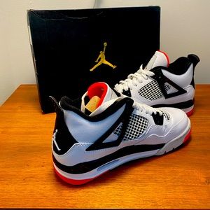 Air Jordan 4 Retro (GS) Size 5 youth